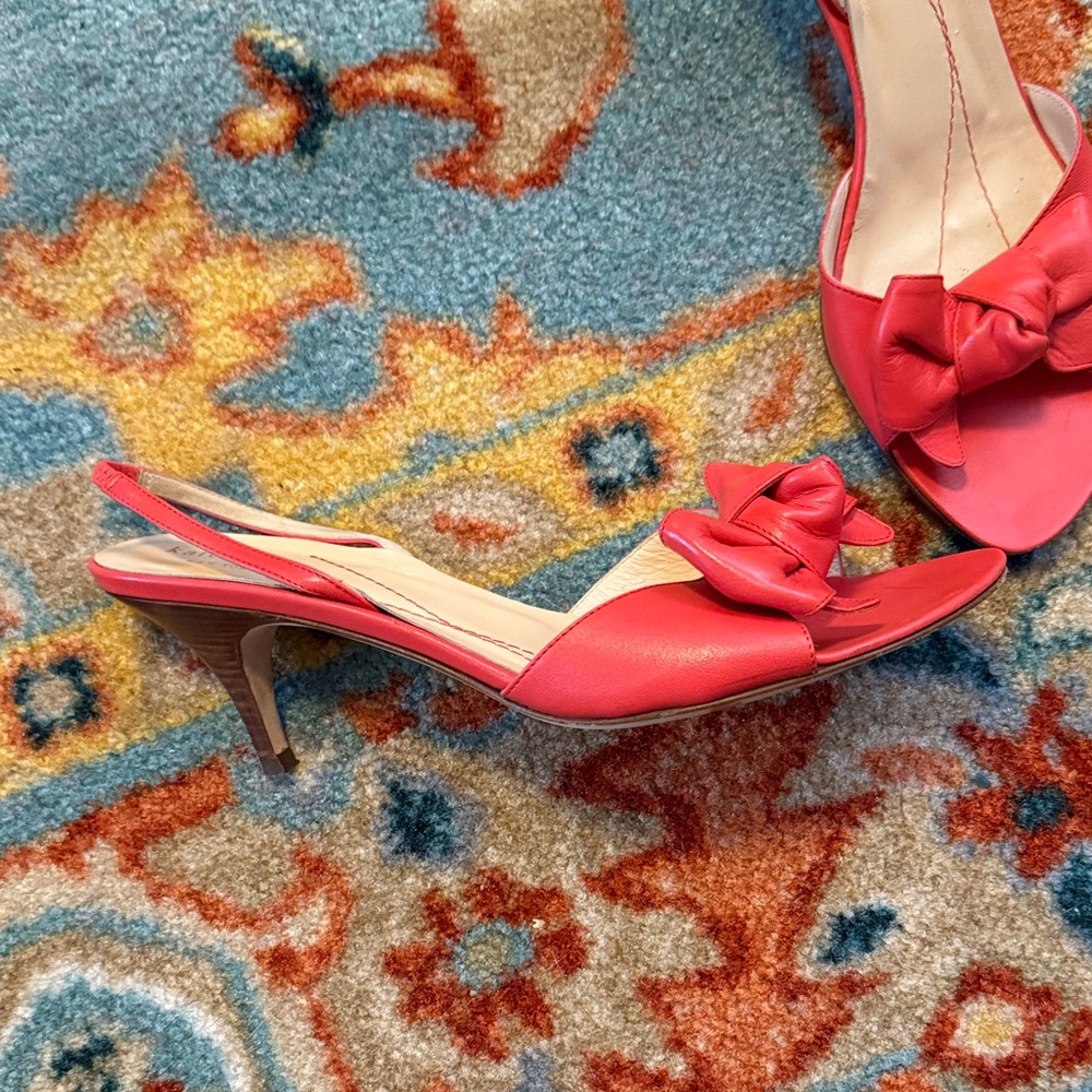 Kate Spade Vibrant Red Bow Heels - Picture 2 of 3